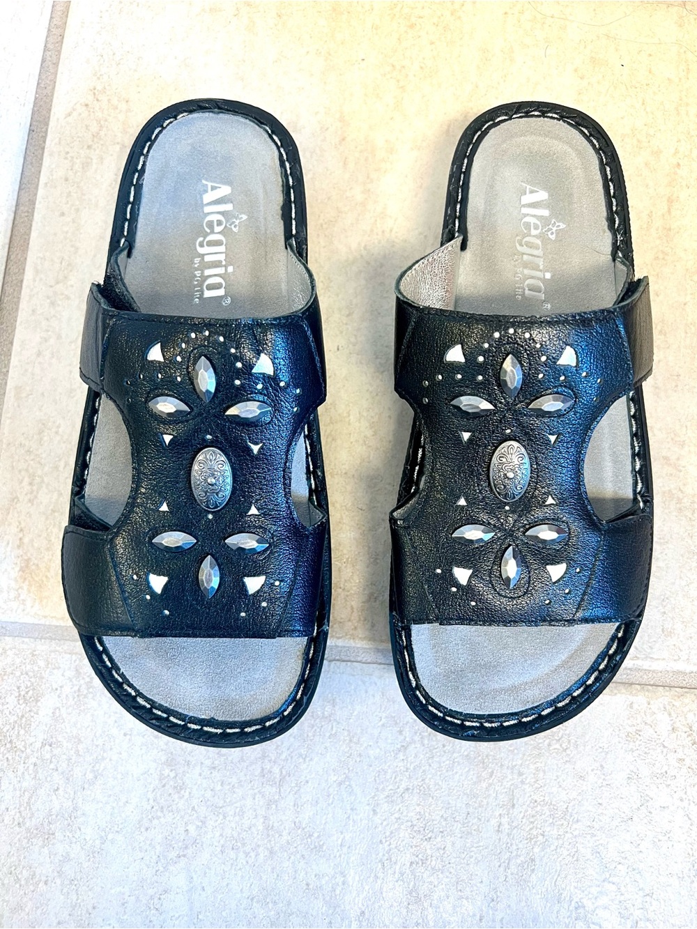 Alegria Vanna Black Sandal Leather Decorative Cutout Slide boho travel comfy 7M